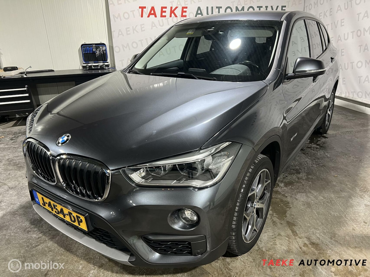 BMW X1 - sDrive18i High Executive Climate/Cruise/Navi - AutoWereld.nl