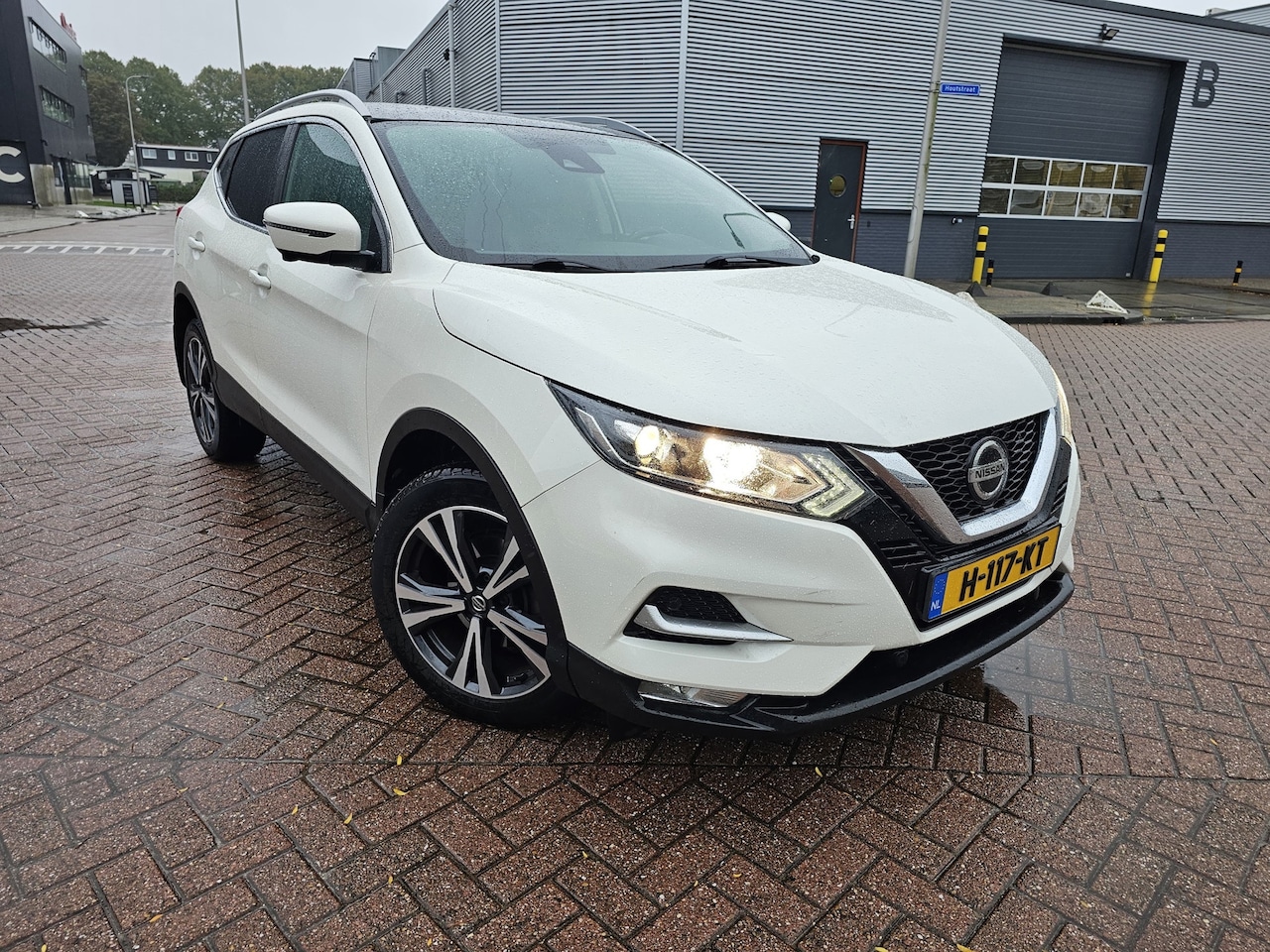 Nissan Qashqai - 1.3 DIG-T Tekna GLAS DAK AUTOMAAT - AutoWereld.nl