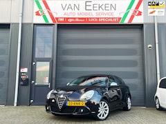 Alfa Romeo Giulietta - 1.4 Turbo 170 PK Distinctive Clima/NAP/Cruise/Leer/17" LM