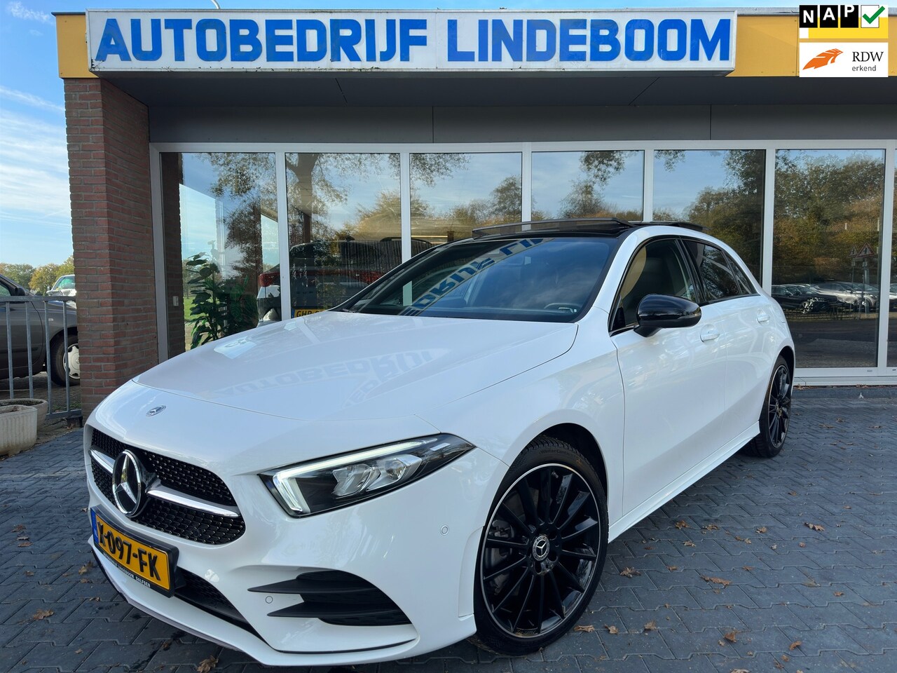 Mercedes-Benz A-klasse - 250 e Panroamadak, AMG night pakket, Trekhaak - AutoWereld.nl