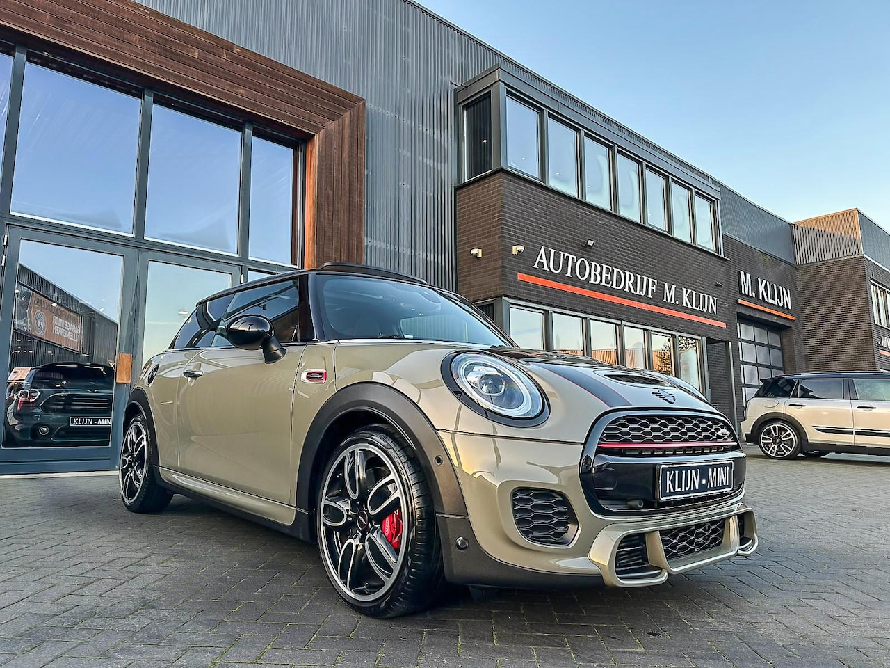 MINI John Cooper Works - Mini 2.0 F1 aut 231pk Emerald grey/Ned auto/alle opties/np:56.000,- - AutoWereld.nl