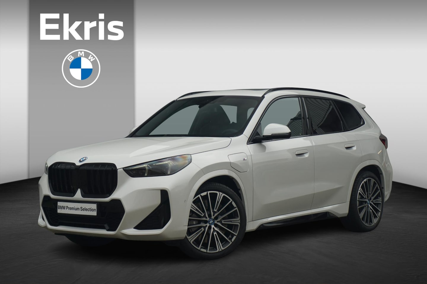 BMW X1 - xDrive25e M Sport Pro / Premium Pack / Harman Kardon / Panorama Dak / Trekhaak - AutoWereld.nl