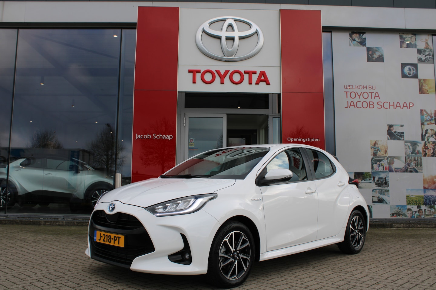 Toyota Yaris - 1.5 Hybrid First Edition Automaat 116pk | NL-Auto | Apple Carplay/Android Auto | Keyless e - AutoWereld.nl