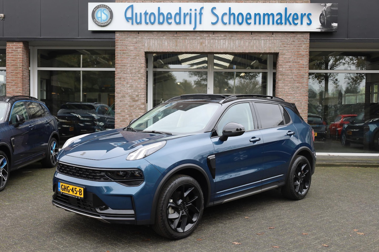 Lynk & Co 01 - 1.5 261PK! 6,6 Kwh LADEN BLACKLINE!! 360-CAMERA PANO/SCHUIF INFINITY DAB NAVI CARPLAY STOE - AutoWereld.nl