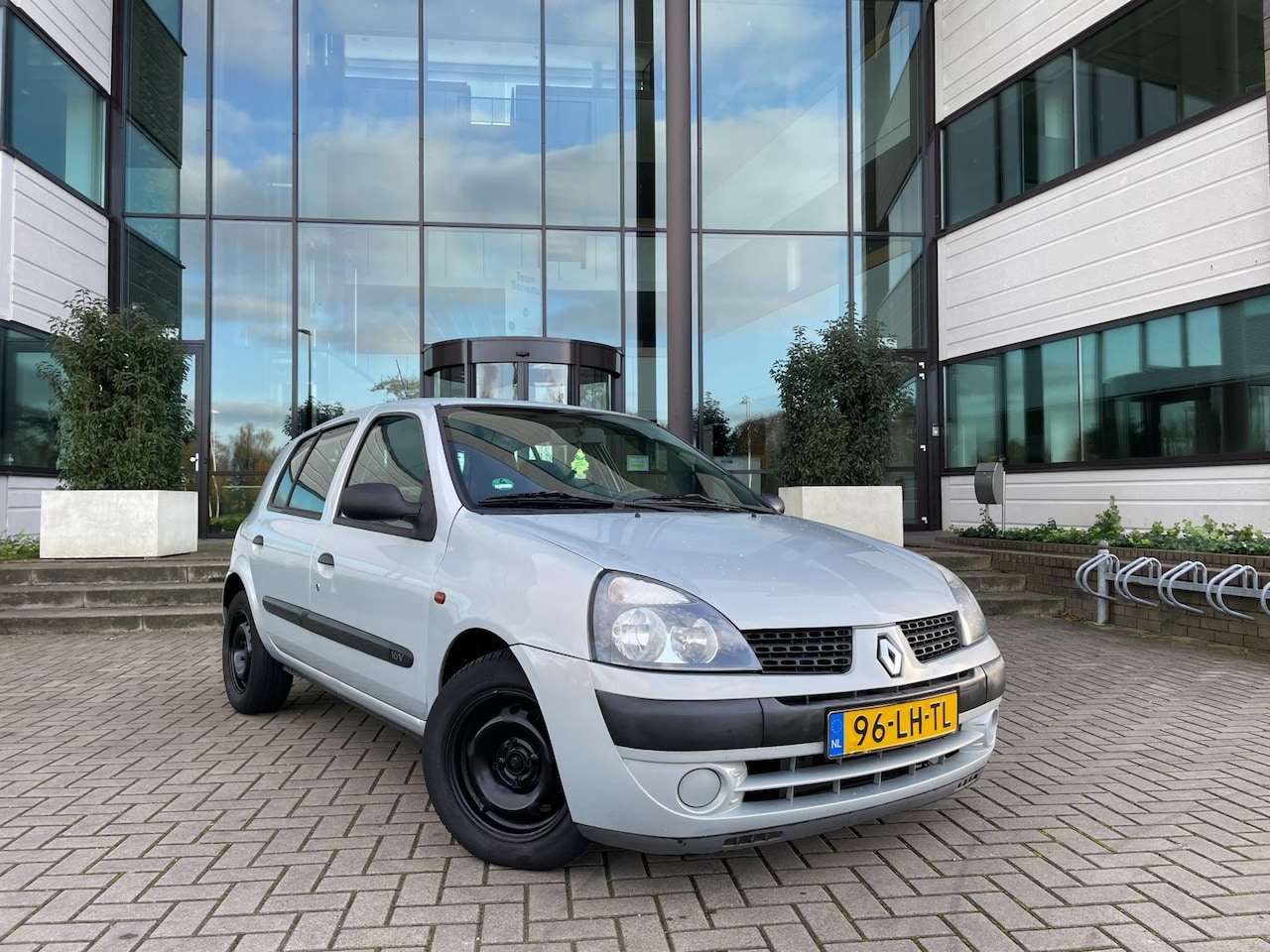 Renault Clio - 1.2-16V Authentique | APK T/M 3-5-25 | Elektrische ramen - AutoWereld.nl