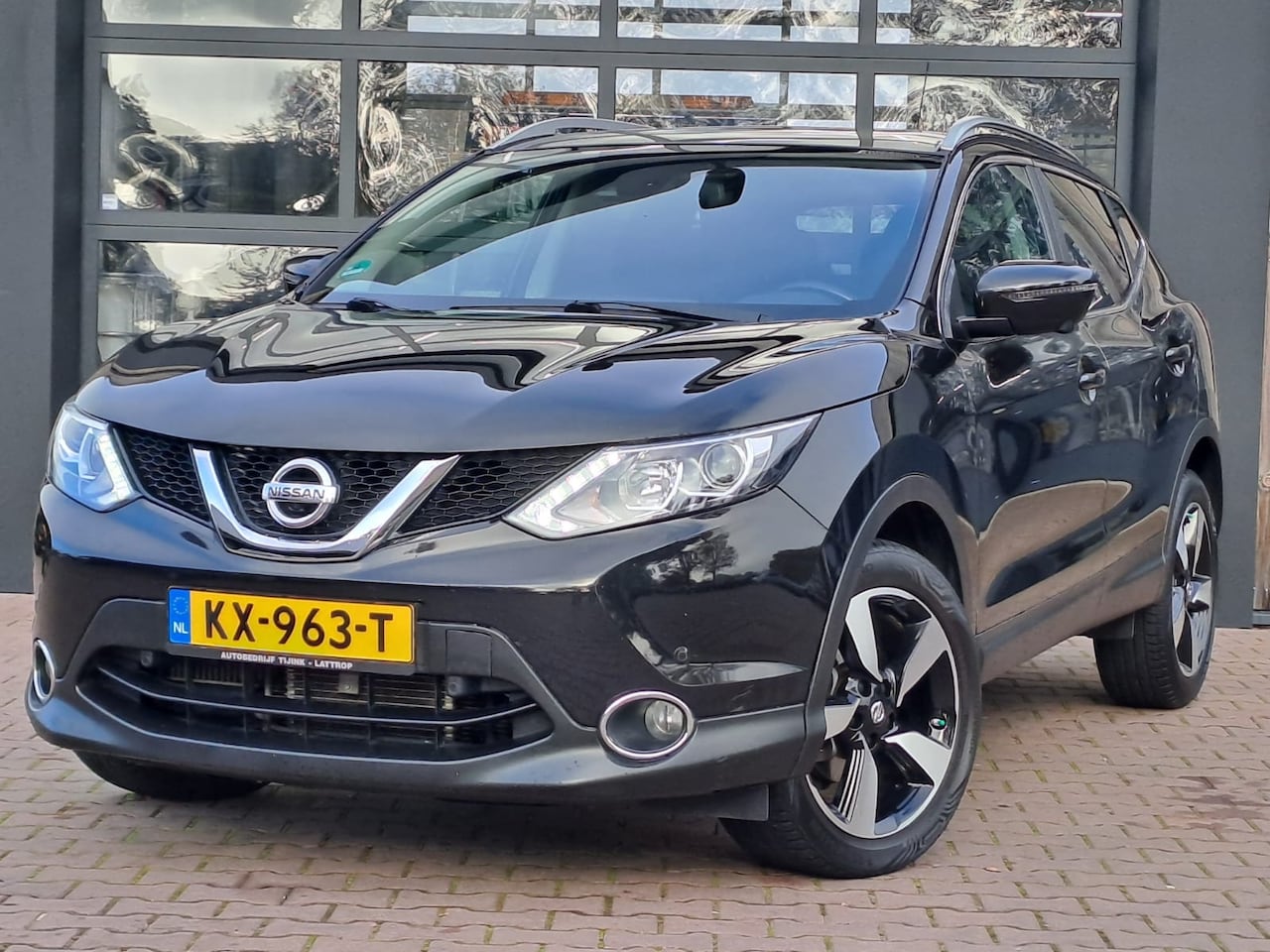 Nissan Qashqai - 1.2 Tekna | Automaat | Navi | Pano | Trekhaak | LED | Camera | PDC | - AutoWereld.nl