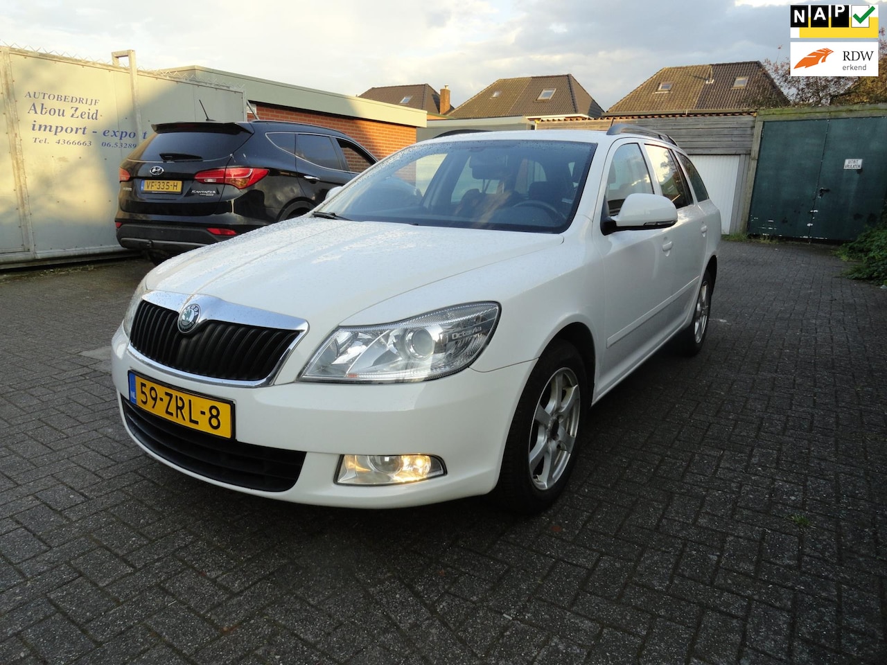 Skoda Octavia Combi - 1.6 TDI Greentech Arctic NAVI CLIMA - AutoWereld.nl