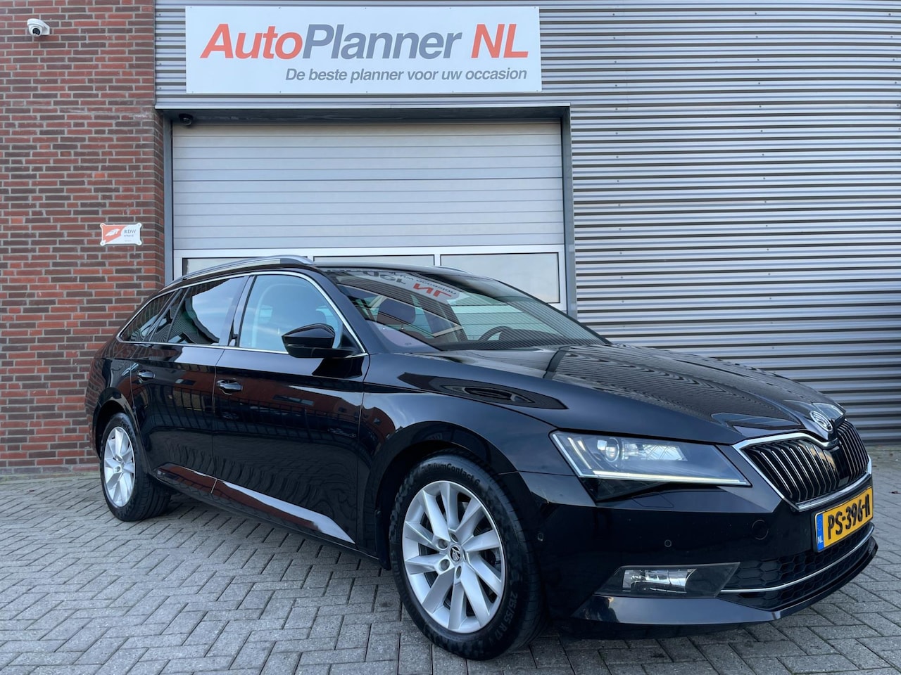 Skoda Superb Combi - 1.6 TDI! Clima! Navi! PDC! 1e Eigenaar! - AutoWereld.nl