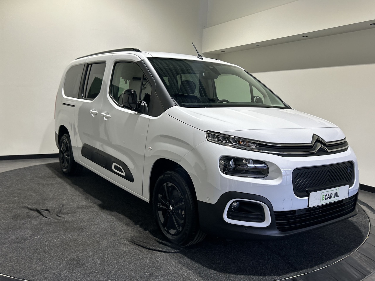 Citroën ë-Berlingo XL - Shine 50 kWh | 11 kw 3-fase lader! | Park assist pakket | Navigatie pakket | Winterpakket - AutoWereld.nl