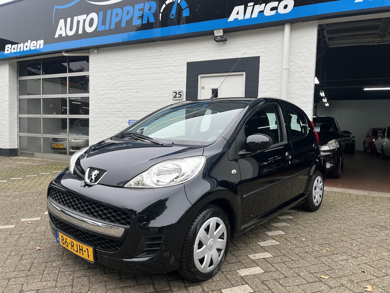 Peugeot 107 - 1.0-12V XS /5 drs/airco - AutoWereld.nl