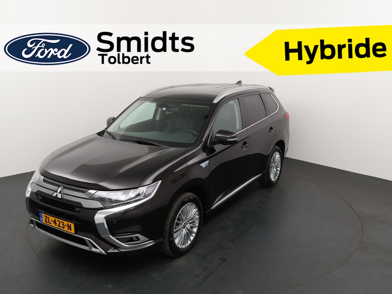 Mitsubishi Outlander - 2.4 PHEV Intense | Trekhaak | Stoelverwarming | Camera | Park sens. V+A | Keyless - AutoWereld.nl