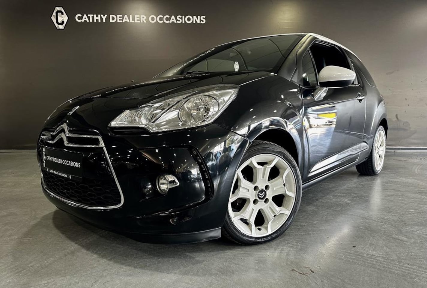 Citroën DS3 - 1.6 THP Sport Chic 156PK Leder NAV 17" LMV Stoelverw. - AutoWereld.nl