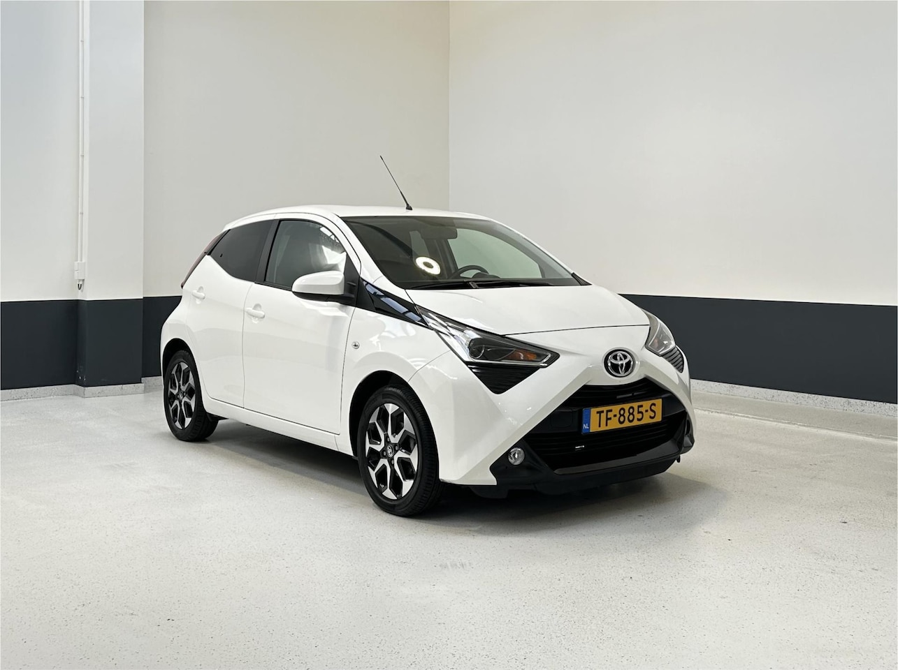 Toyota Aygo - 1.0 VVT-i x-first | 1e Eig. |Apple Carplay Bluetooth |Camera | C.V. - AutoWereld.nl