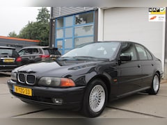 BMW 5-serie - 523i Executive | Airco | Stoelverwarming | Stuurverwarming |CruiseControl| Pano