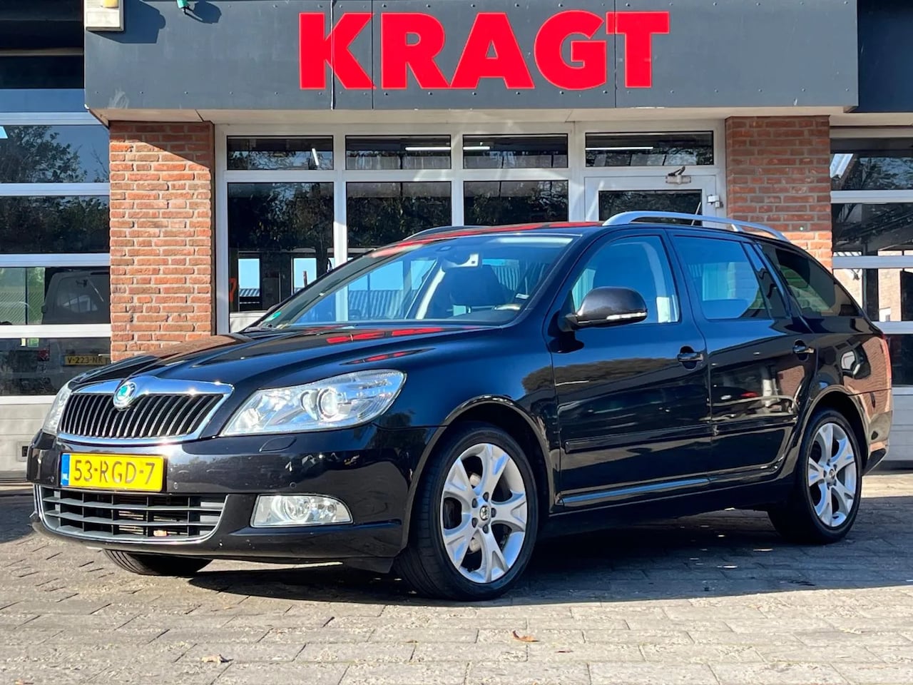 Skoda Octavia Combi - Elegance Business Line 1.2 TSI 105 pk - Xenon - navigatie - trekhaak - AutoWereld.nl