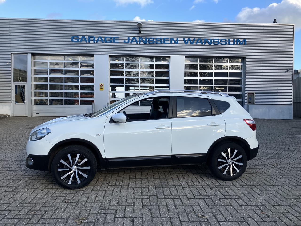 Nissan Qashqai - 1.6 CONNECT EDITION TREKHAAK - AutoWereld.nl