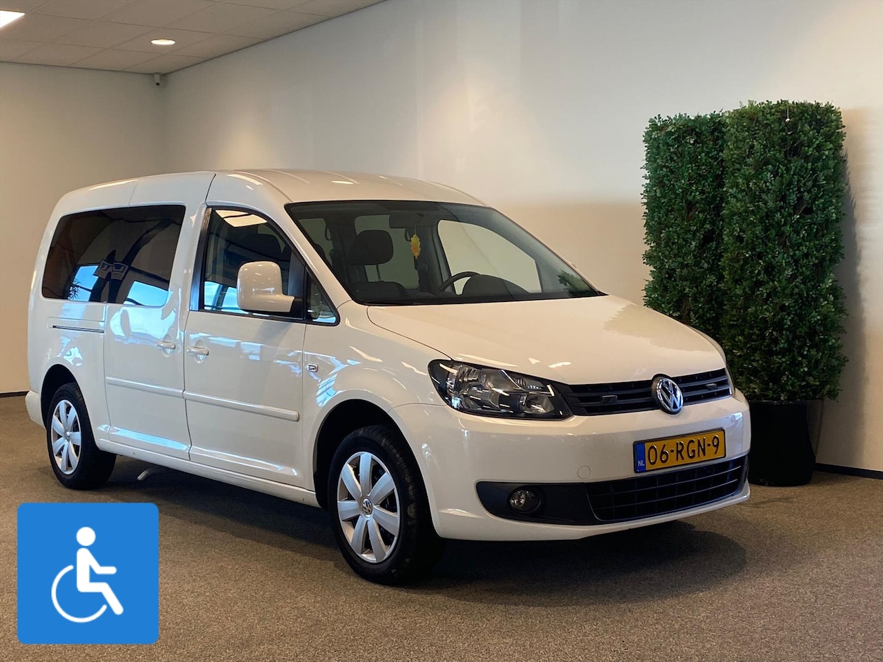 Volkswagen Caddy Maxi - Rolstoelauto 5+1 - AutoWereld.nl