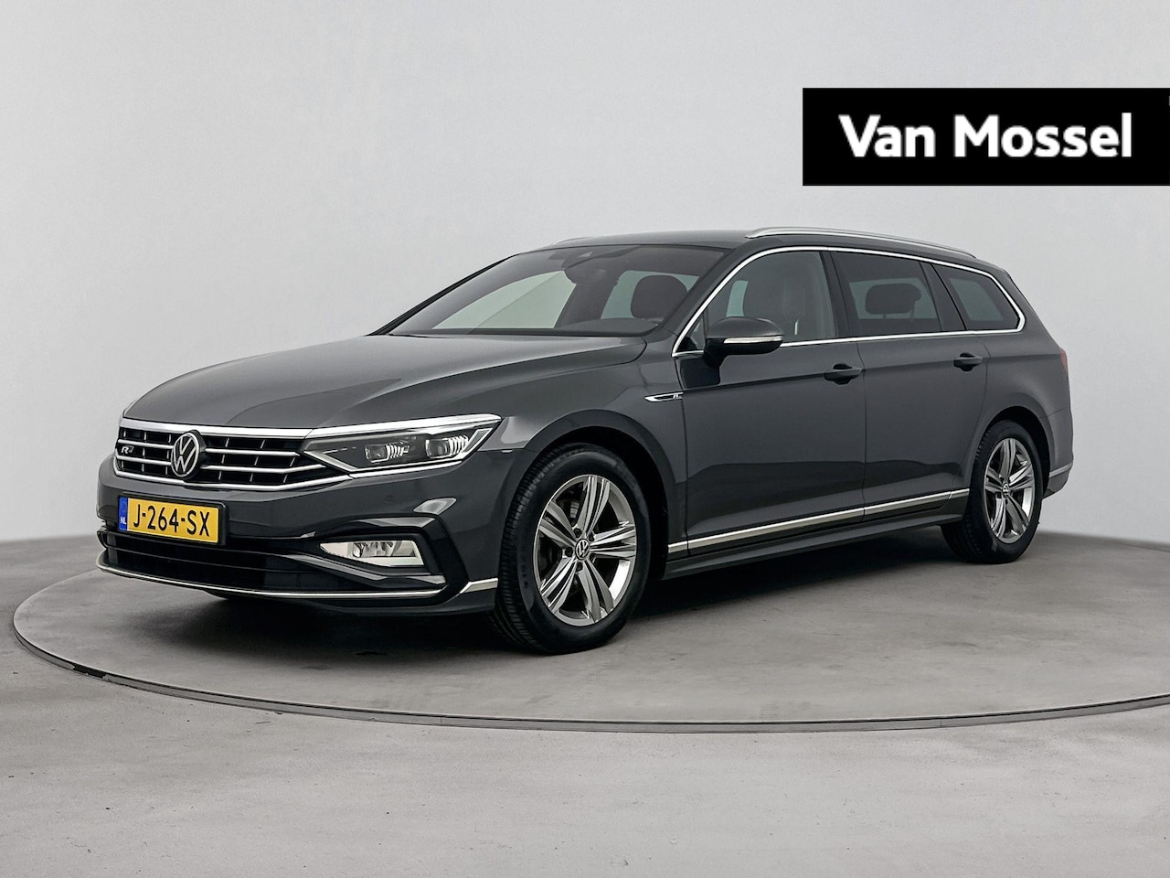 Volkswagen Passat Variant - 1.5 TSI R-Line Business + | Navigatie | Camera | Parkeersensoren Voor/Achter | Airco | 17 - AutoWereld.nl