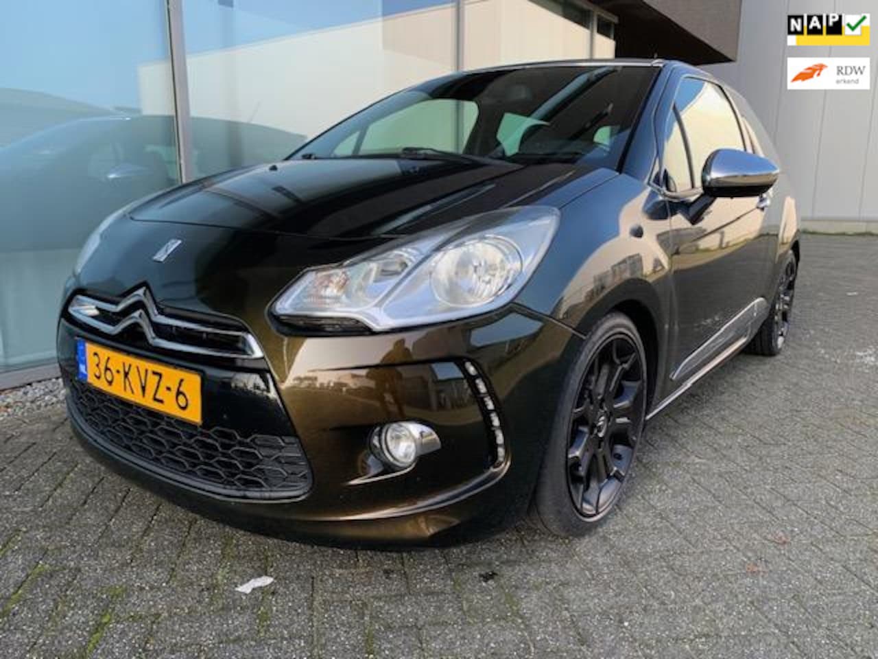 Citroën DS3 - 1.6 THP Sport Chic CLIMAT BJ 2-2010 APK 2-2025 - AutoWereld.nl