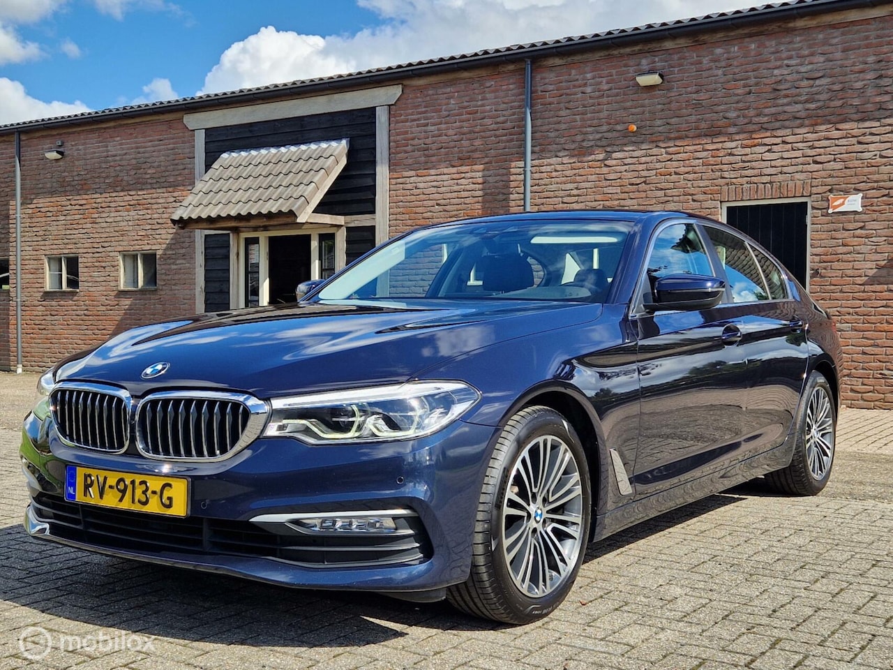 BMW 5-serie - 520i High Executive/ Camera/ Led/ Stoelverwarming/ PDC - AutoWereld.nl