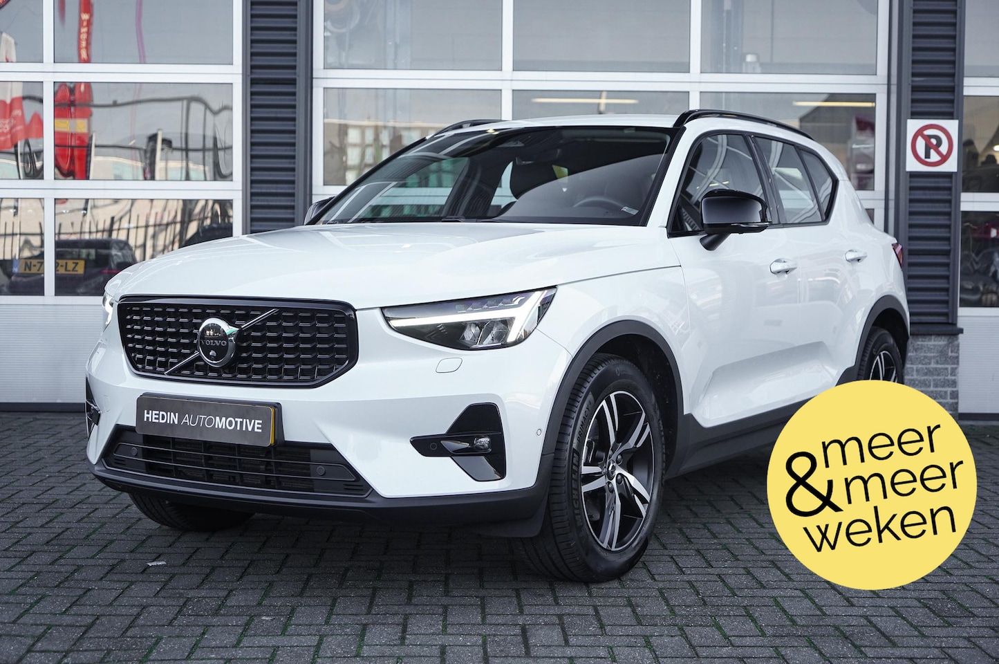 Volvo XC40 - 2.0 B3 Plus Dark Parkeerverwarming met timer | Elektrisch wegklapbare trekhaak | Verwarmde - AutoWereld.nl