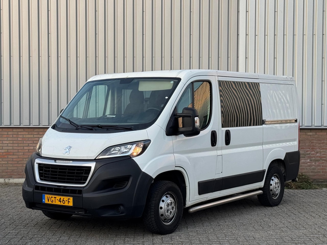 Peugeot Boxer - 330 L1H1 Premium DC 7-zits/ Airco/ Cruise - AutoWereld.nl