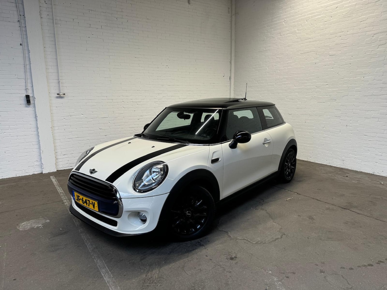 MINI Cooper - Mini 1.5 Pepper Business Panorama|Navi|Keyless|Sportstoelen - AutoWereld.nl