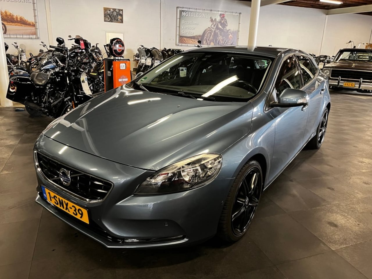 Volvo V40 - 1.6 D2 R-DESIGN *71.000 km - Navi* - AutoWereld.nl