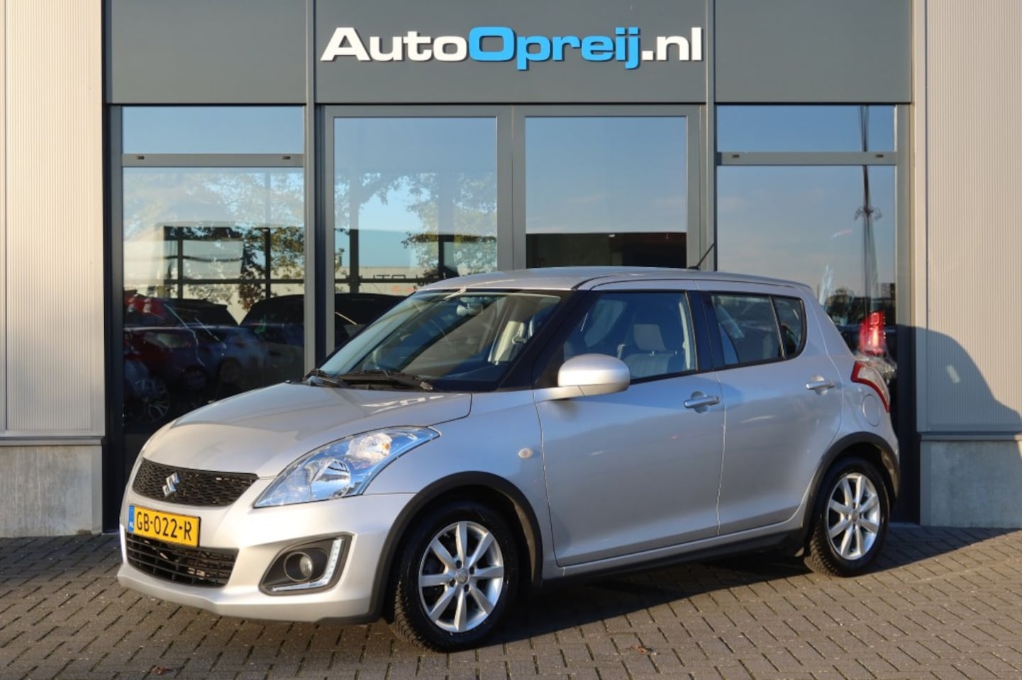 Suzuki Swift - 1.2 Dynamic EASSS 5drs. Airco, NAVI, Stoelverwarming - AutoWereld.nl