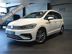 Volkswagen Touran - 1.5 TSI R-LINE 7p app connect clima camera trekhaak