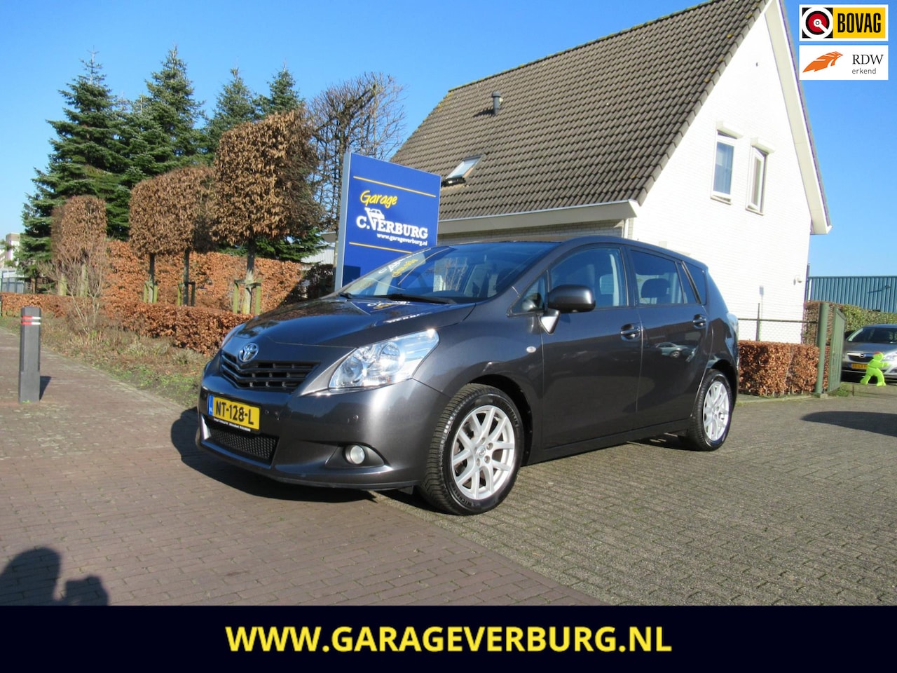 Toyota Verso - 1.8 VVT-i 5 Pers Automaat (Navi,Panoramadak,Trekhaak,Cruise,Camera) - AutoWereld.nl