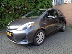 Toyota Yaris - 1.5 Full Hybrid Aspiration, Navi, Camera, Clima