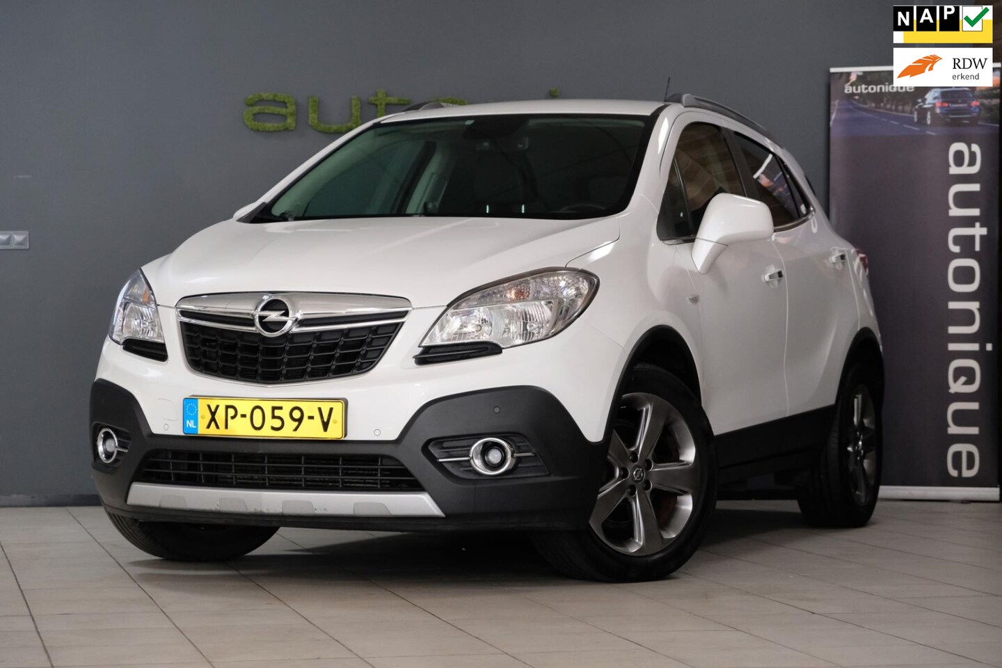 Opel Mokka - 1.4 T Cosmo 4x4 158dkm |Trekhaak/Parelmoer Wit| Airco & Cruise - AutoWereld.nl