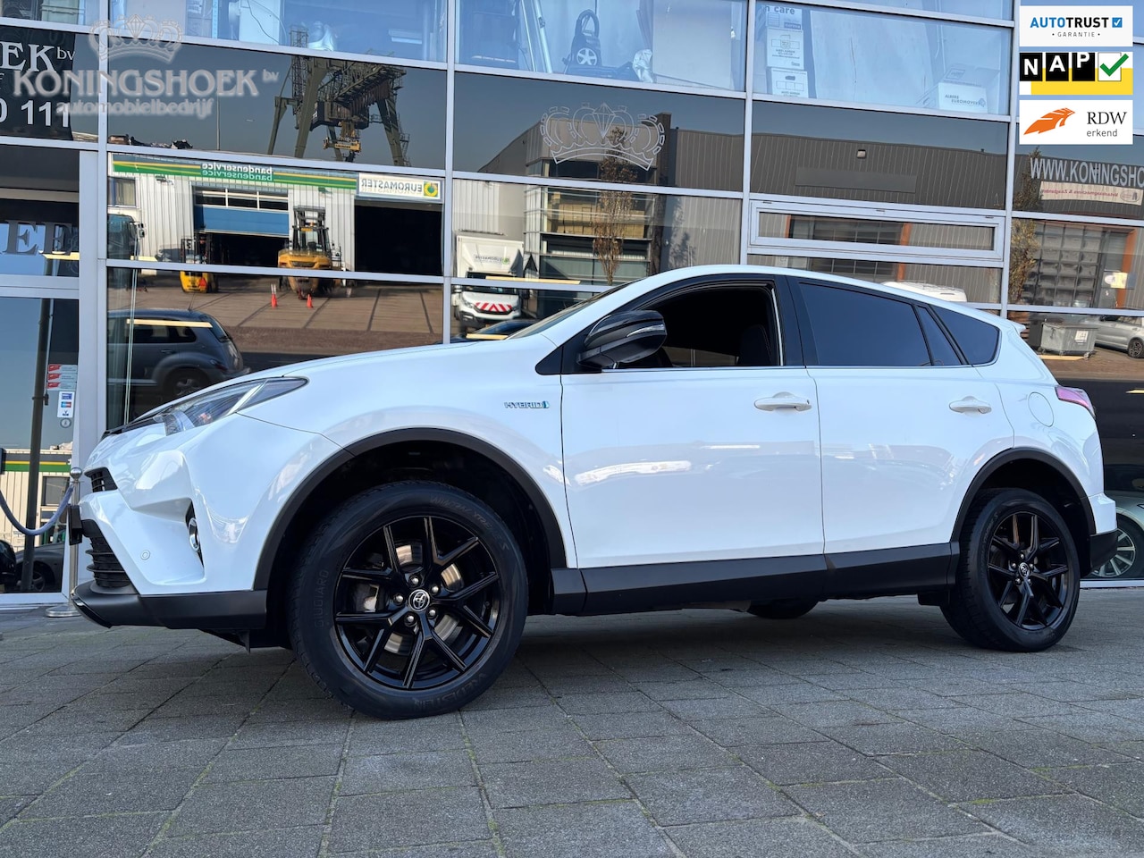 Toyota RAV4 - 2.5 Hybrid Black Edition 2.5 Hybrid Black Edition - AutoWereld.nl