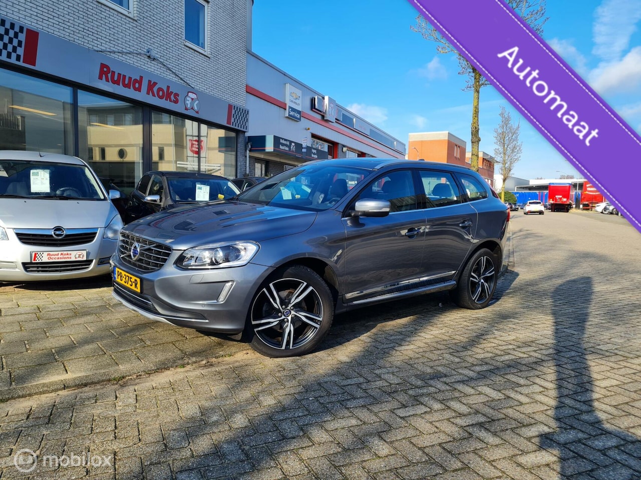 Volvo XC60 - 2.0 T5 FWD POLAR+ / Panoramadak / Trekhaak / - AutoWereld.nl