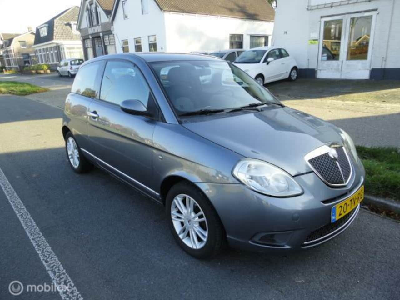 Lancia Y(psilon) - Ypsilon 1.4 Blue & Me nwe apk - AutoWereld.nl