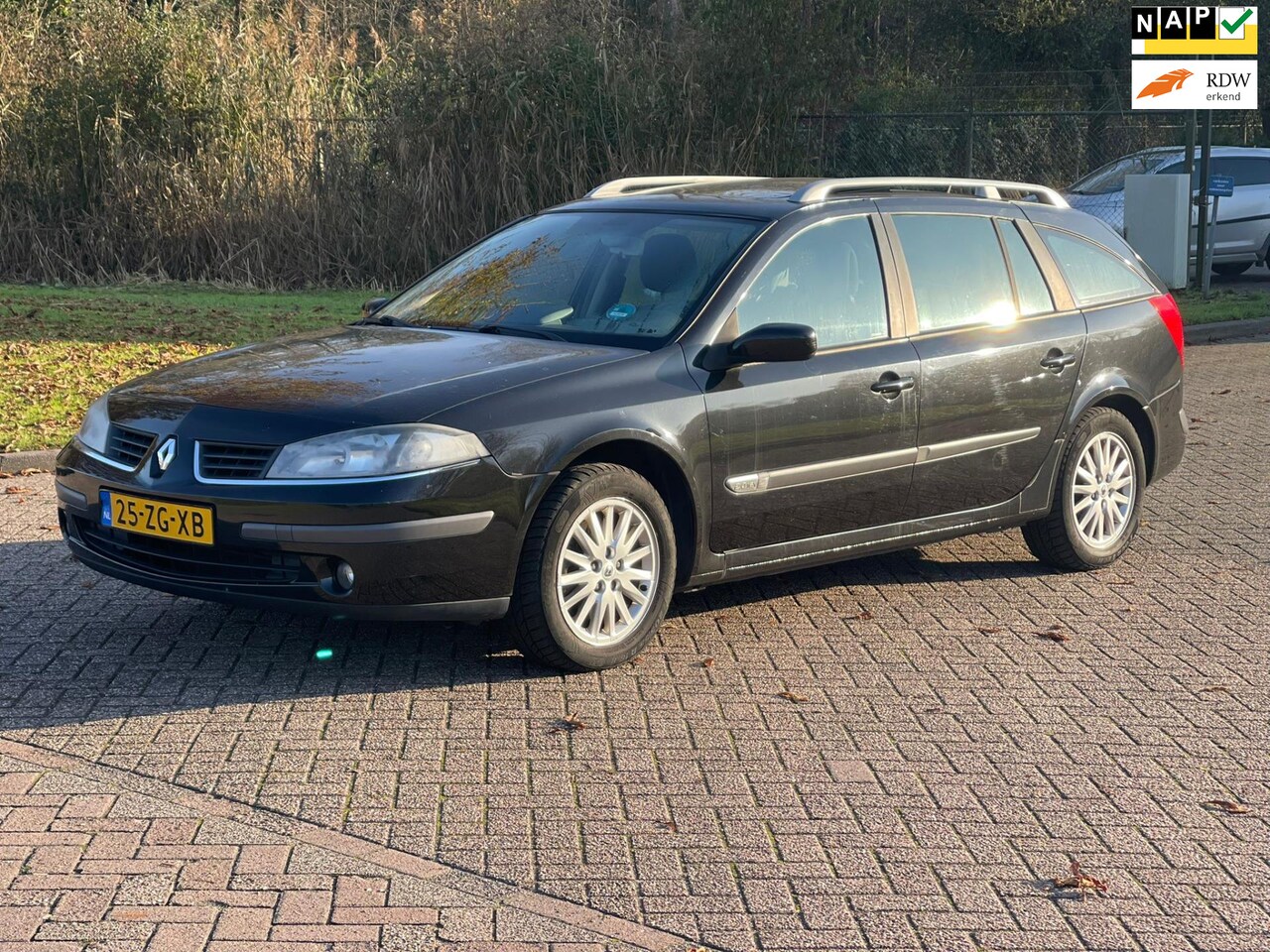 Renault Laguna Grand Tour - 2.0-16V Business/APK TOT 30-09-2025 - AutoWereld.nl