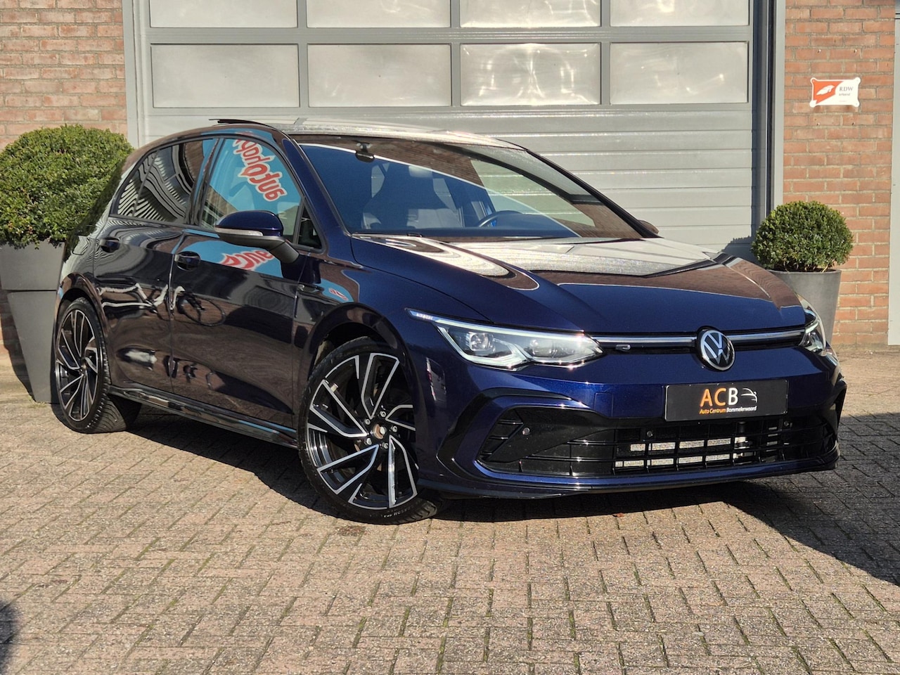 Volkswagen Golf - 1.5 eTSI R-Line Business Schuifdak - AutoWereld.nl