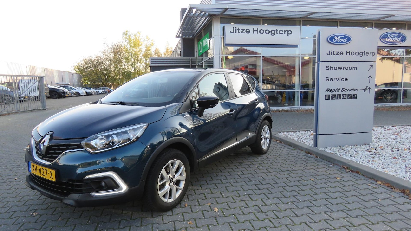 Renault Captur - 0.9 TCe Limited Navigatie, Trekhaak, Cruise, PDC, 84612 km !! - AutoWereld.nl