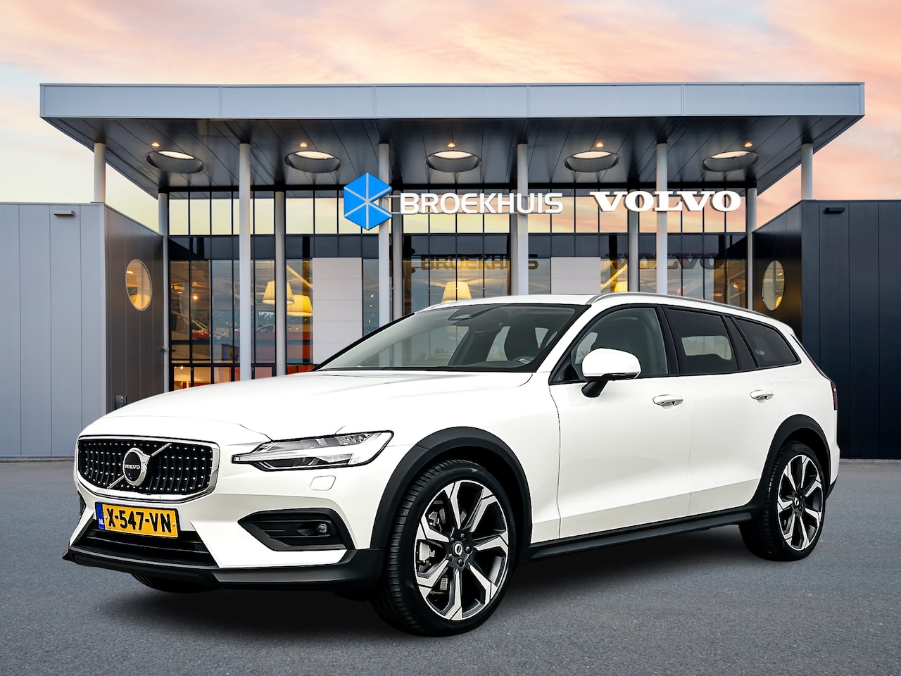 Volvo V60 Cross Country - B5 AWD Ultimate | 20" | Bowers & Wilkins | Nappa leder | Stoelventilatie/massage | 360 Cam - AutoWereld.nl