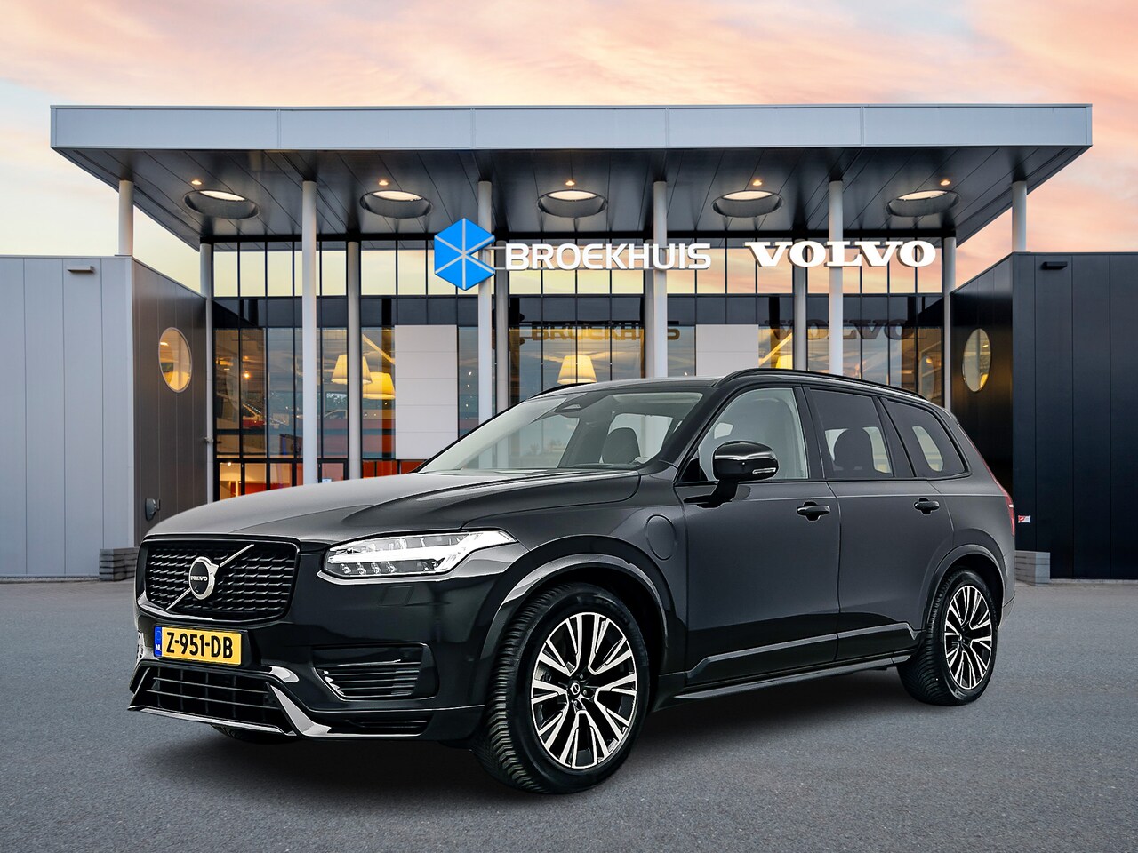 Volvo XC90 - T8 Recharge AWD Ultimate Dark | Luchtvering | 360 Camera | Trekhaak | Getint glas | Head-u - AutoWereld.nl