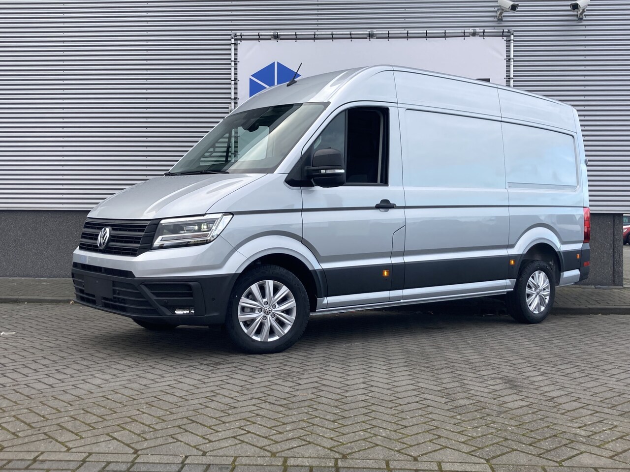 Volkswagen Crafter - 35 2.0 TDI L3H3 Exclusive 35 2.0 TDI L3H3 Exclusive - AutoWereld.nl