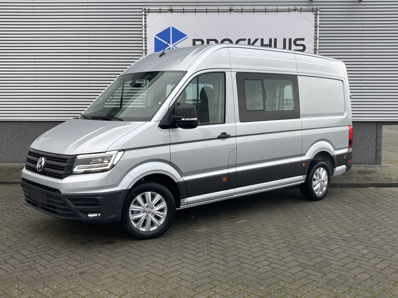 Volkswagen Crafter - 35 | 140 pk | Basis voor Invalide - Camper - Dubbele Cabine - AutoWereld.nl