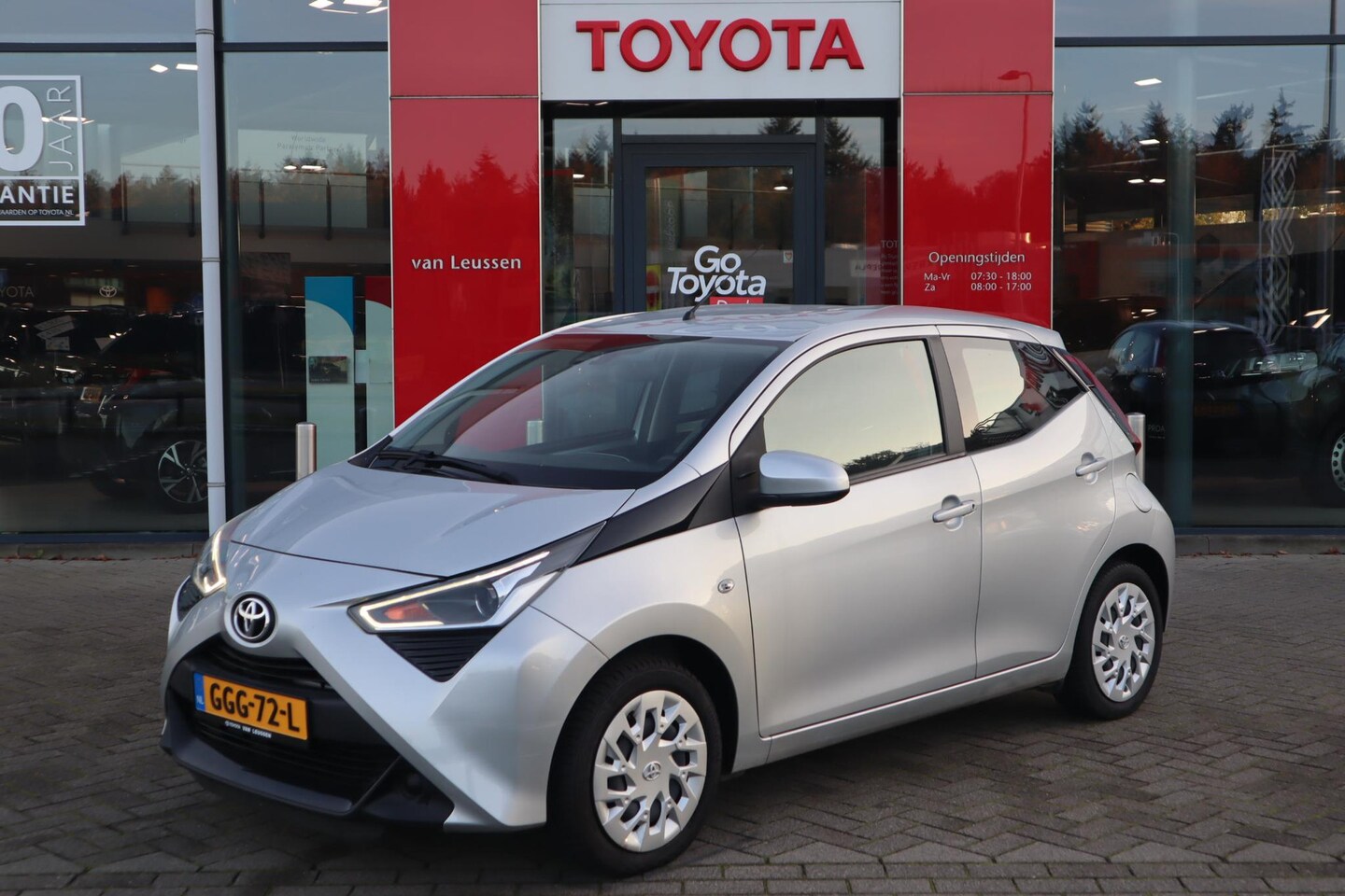 Toyota Aygo X - X-PLAY 5-DEURS AIRCO LED APPLE/ANDROID CAMERA BLUETOOTH AUDIO-STUURWIELBEDIENING - AutoWereld.nl