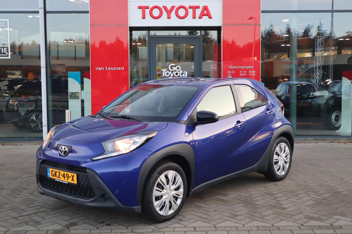 Toyota Aygo X - PLAY 5-DEURS APPLE/ANDROID CAMERA 7"DISPLAY LED AD-CRUISE AIRCO DAB+ - AutoWereld.nl