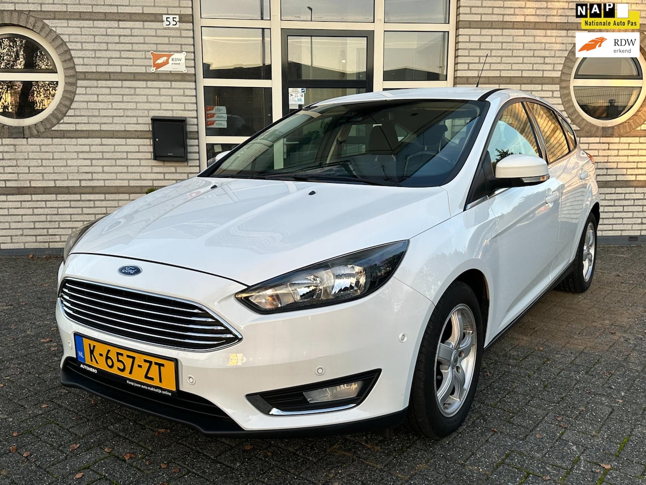 Ford Focus - 1.0 Titanium |Navi,Pdc,ParkAs,Cruise| - AutoWereld.nl