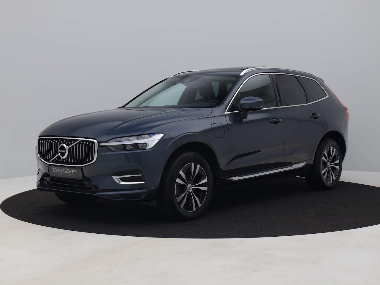 Volvo XC60 - 2.0 Recharge T6 AWD Business Pro | PANO | CAMERA | KEYLESS | TREKHAAK - AutoWereld.nl