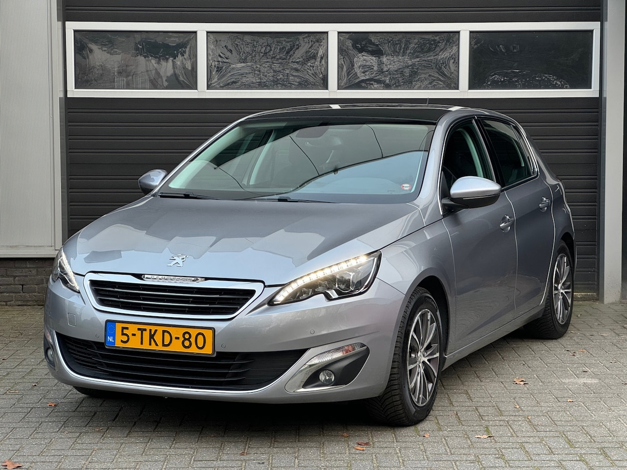 Peugeot 308 - 1.6 THP Première Xenon, Pano, Cruise, PDC, Keyless, NAP - AutoWereld.nl