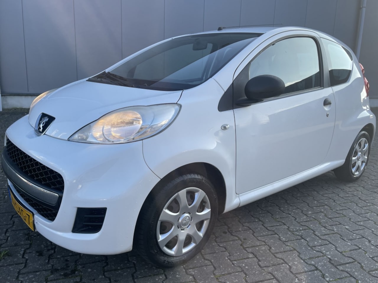 Peugeot 107 - 1.0-12V XR Airco - AutoWereld.nl