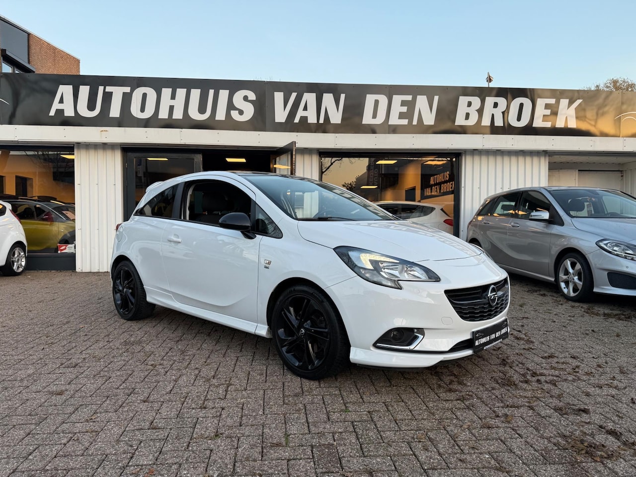 Opel Corsa - 1.0 Turbo 90Pk OPC-Line Color Edition Cruise Climate Ctr Carplay Led Pdc Stuur+Stoelverw L - AutoWereld.nl